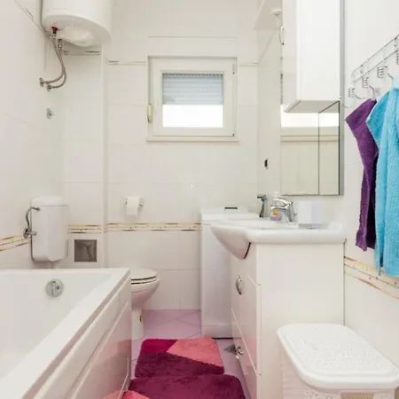 Olivera-trogir By Guide Lejlighed *